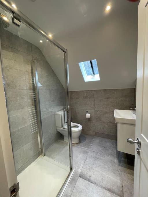 Charming & Cosy Town Centre Home With Parking Guildford Exterior photo